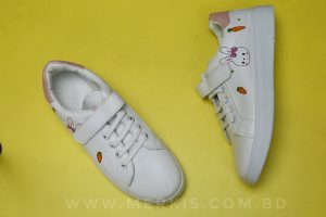 white sneaker for women