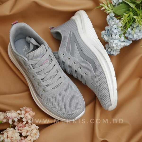 sports shoes for women bd