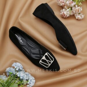 black flat sandals for women
