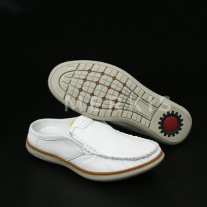 white casual shoe for men