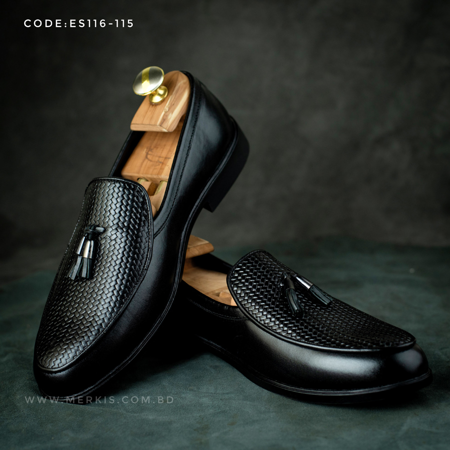 Buy Provogue Provogue Men Black Woven Design Loafers at Redfynd