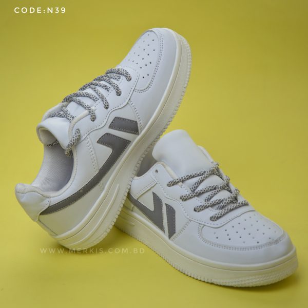 sneaker shoes price