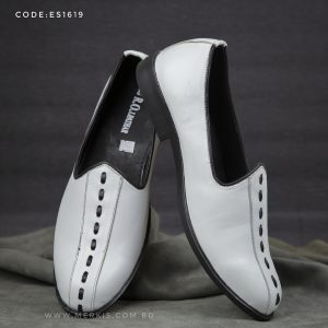 white tassel shoes