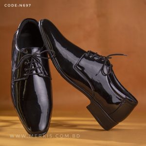formal footwear in black
