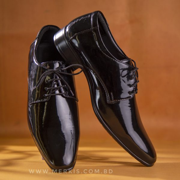 formal footwear in black