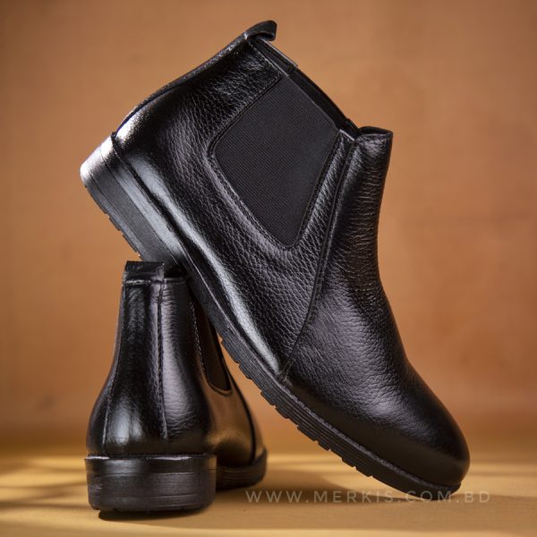 Chelsea boots in pure black