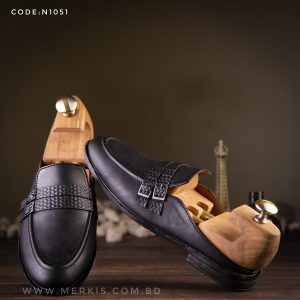 Stylish black half loafer