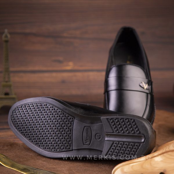 Men's black tassel loafer