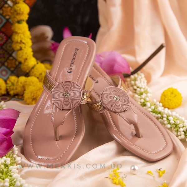 Stylish women's flat sandals
