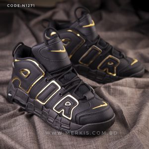 black nike air sneakers