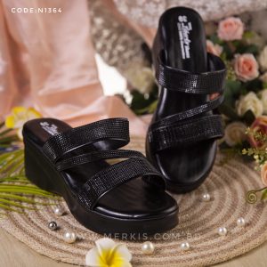 black womens heel sandal