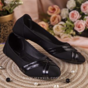 ladies black flat shoes