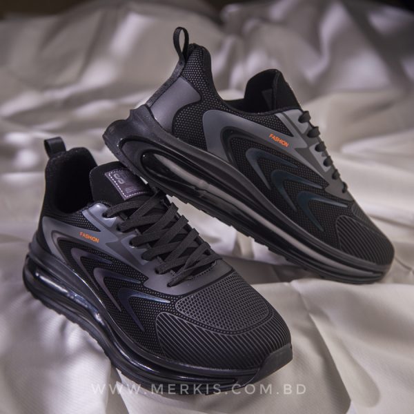 latest black sports shoes
