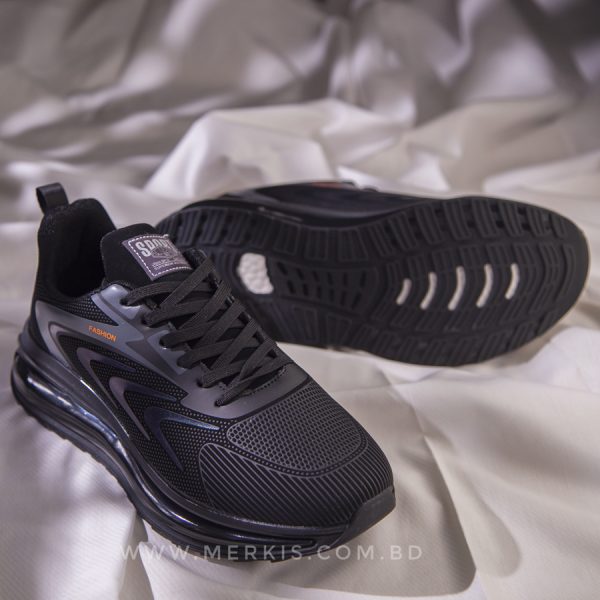 latest black sports shoes