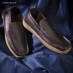 Buy trendy casual shoes