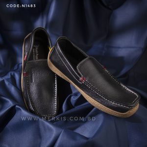 fashionable casual loafer