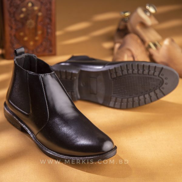 black chelsea boot