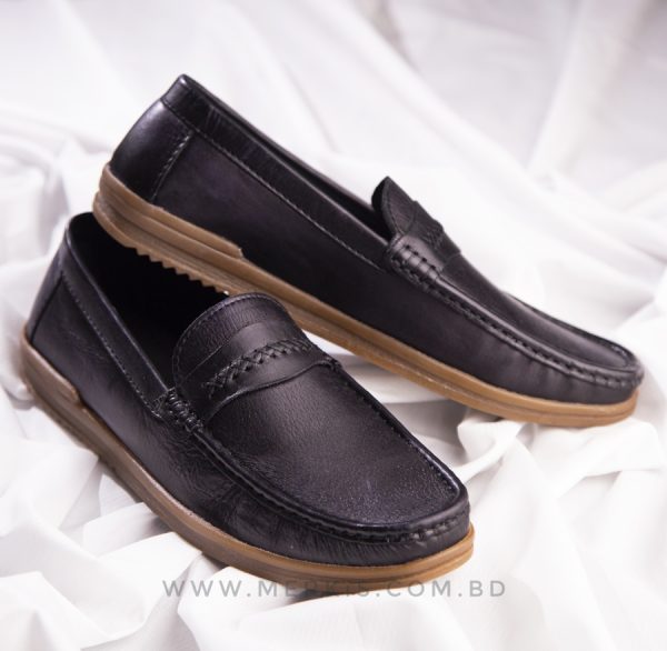 black new casual shoes