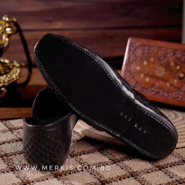 new black kolhapuri sandal