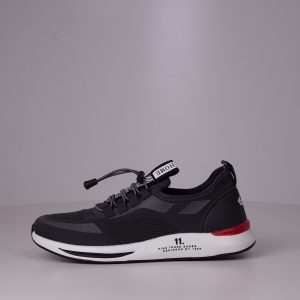 black trendy sports shoes