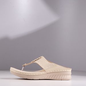 comfortable flat sandal for women