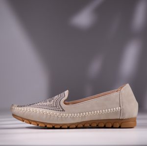 womens loafer shoe price