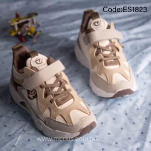 fashionable sneaker for kid